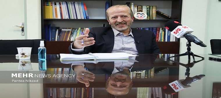 دکتر دانشجو بر لزوم انجام کارهای تیمی و خلاقانه برای جذب درآمدهای پایدار دانشگاه تأکید کرد