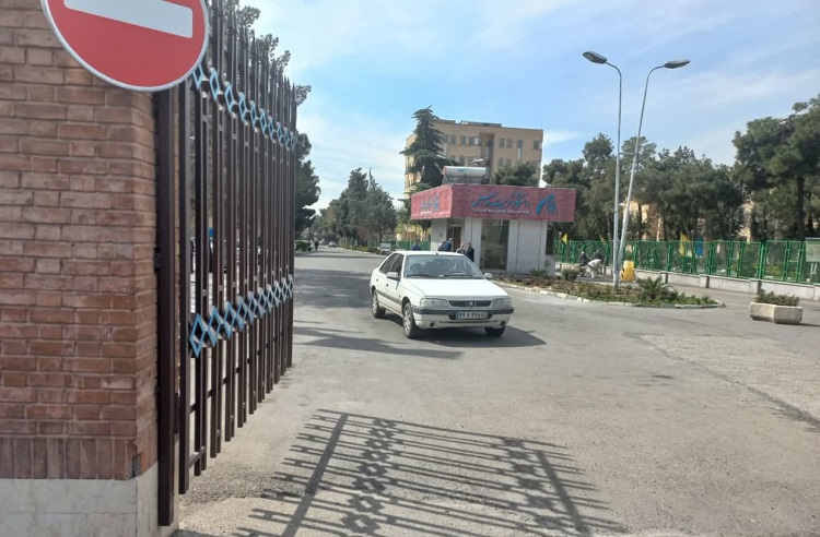 بازگشايي در ويژه تردد خودرو در كنار سردر اصلي دانشگاه