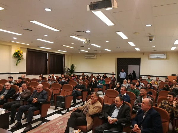  میز گرد ارتباط با صنعت دانشکده های علوم پایه برگزار شد